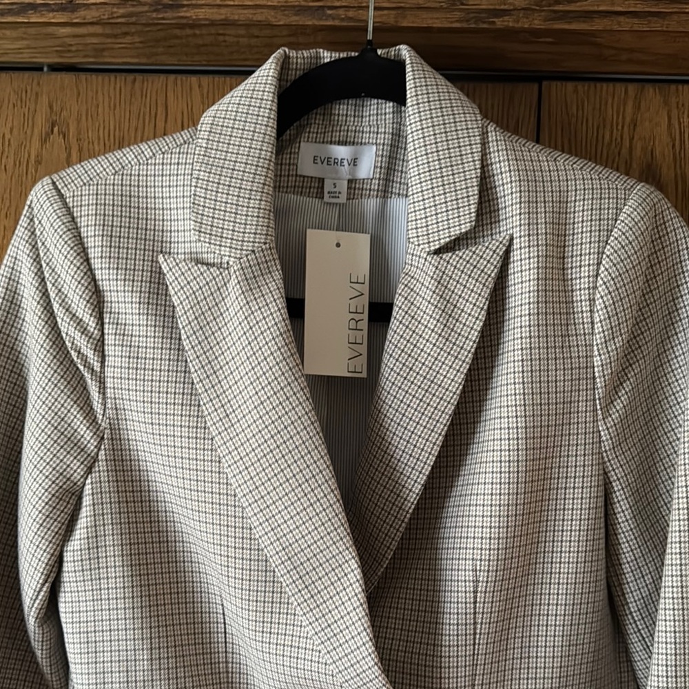 Evereve Gray Tailored Blazer for Professional Wear
